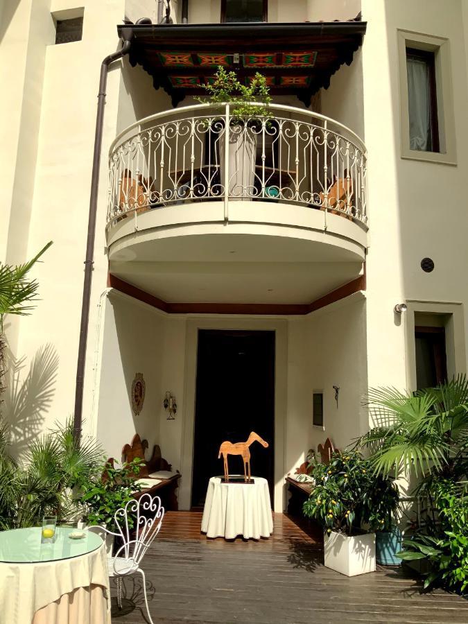 Sembenini Palace ริวาเดลการ์ดา ภายนอก รูปภาพ